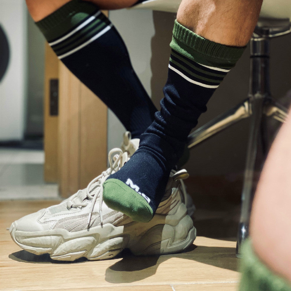 Chaussettes de football à tube haut rayé en nylon pour une durabilité athlétique